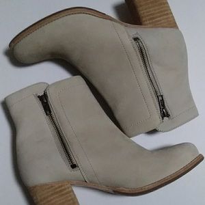 FRYE WOMENS BOOTIES ••• SIZE 7